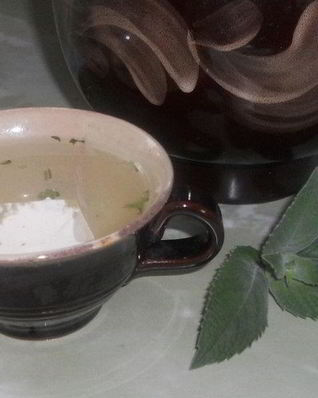 Освежающий лимонный напиток