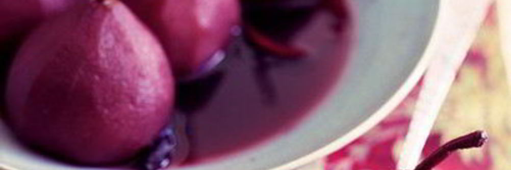 Пряные груши в сиропе из красного вина