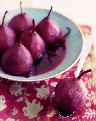 Пряные груши в сиропе из красного вина