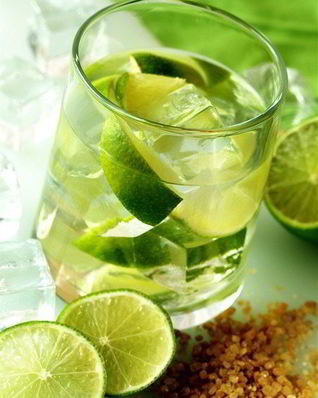 Рождественский коктейль Кайпиринья