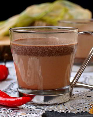 Согревающий шоколадный напиток с имбирем и перцем чили