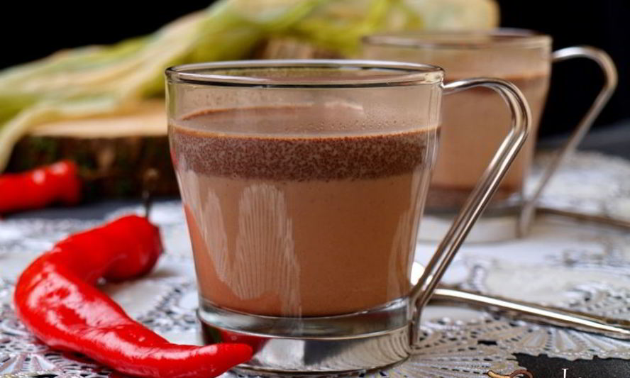 Рецепт согревающего шоколадного напитка с имбирем и перцем чили