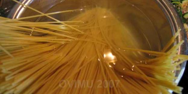 спагетти с морским коктейлем