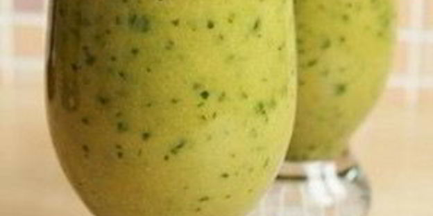 томатный коктейль с авокадо