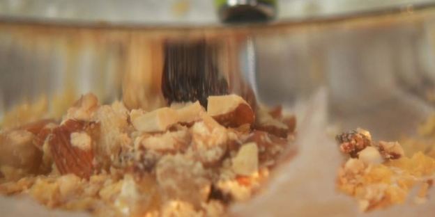 творожный ролл и напиток из лайма