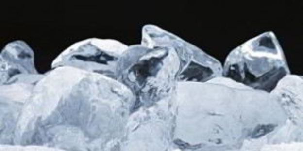 витаминный напиток из киви, апельсина, винограда и манго