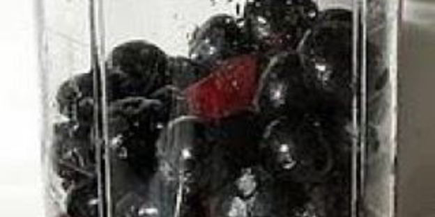 витаминный напиток из свеклы, моркови и черники