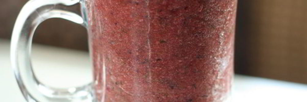 Зеленый коктейль с грушей и голубикой