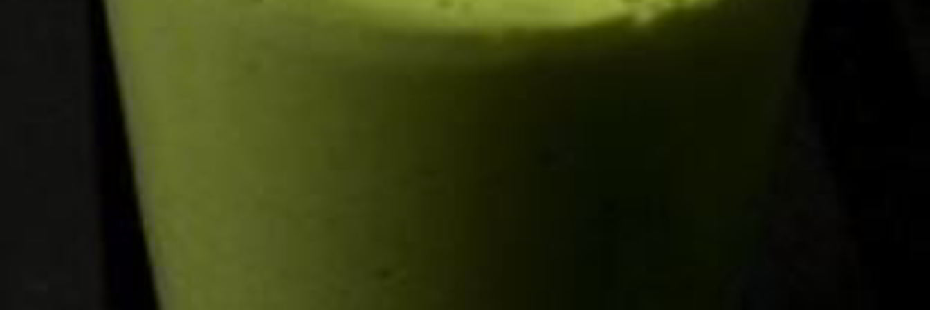 Зеленый витаминный напиток с кокосом