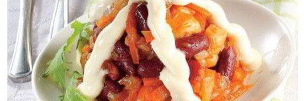 Фасолевый салат с копченой курицей