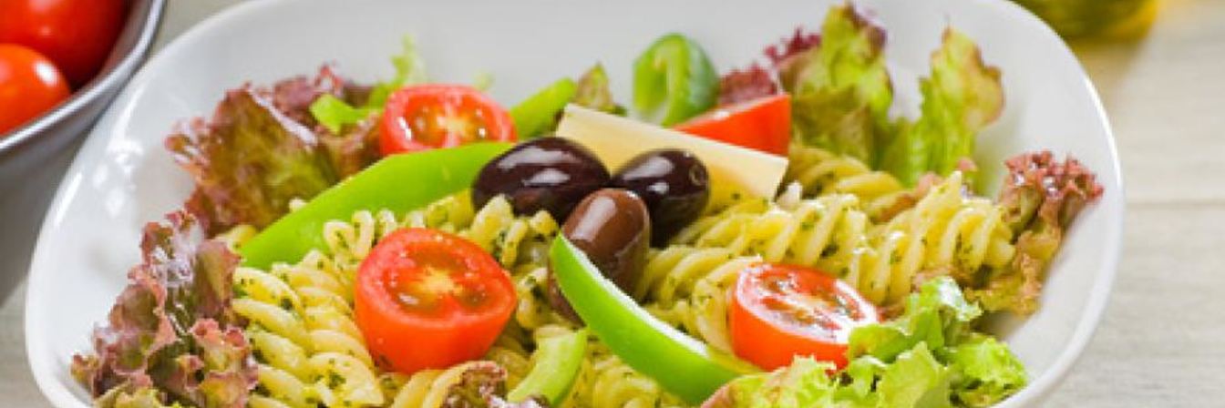 Итальянский салат с макаронами фузилли