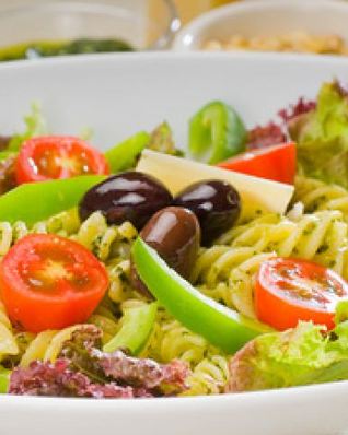 Итальянский салат с макаронами фузилли