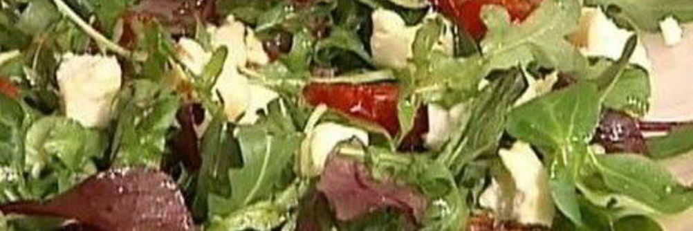 Итальянский салат с вялеными помидорами