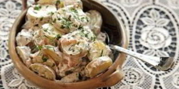 картофельный салат с копченой рыбой