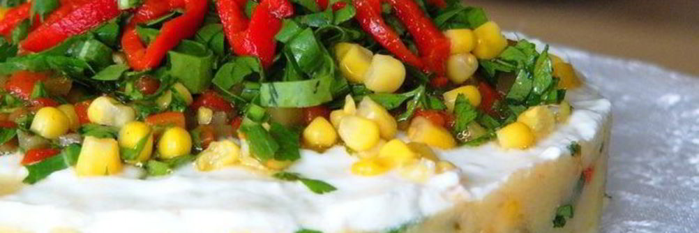 Картофельный торт-салат под йогуртовым соусом