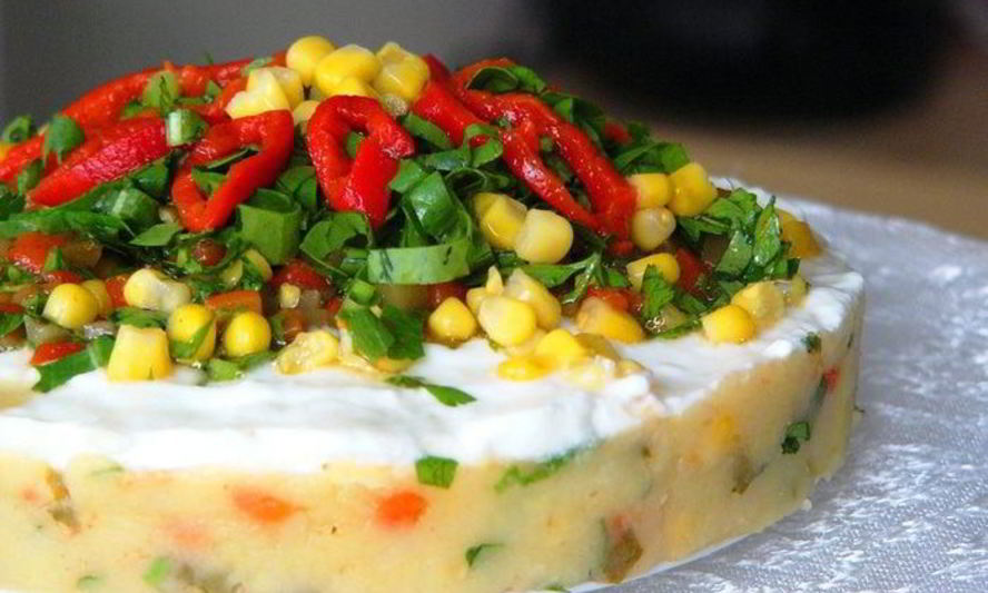 Рецепт картофельного торта-салата под йогуртовым соусом