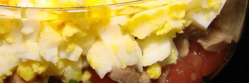 Легкий салат с печенью минтая