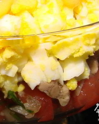 Легкий салат с печенью минтая