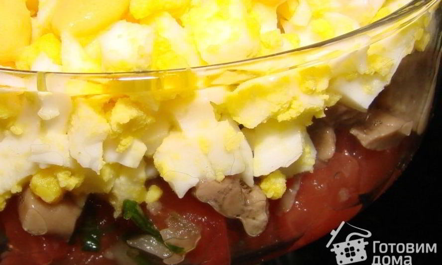 Рецепт легкого салата с печенью минтая