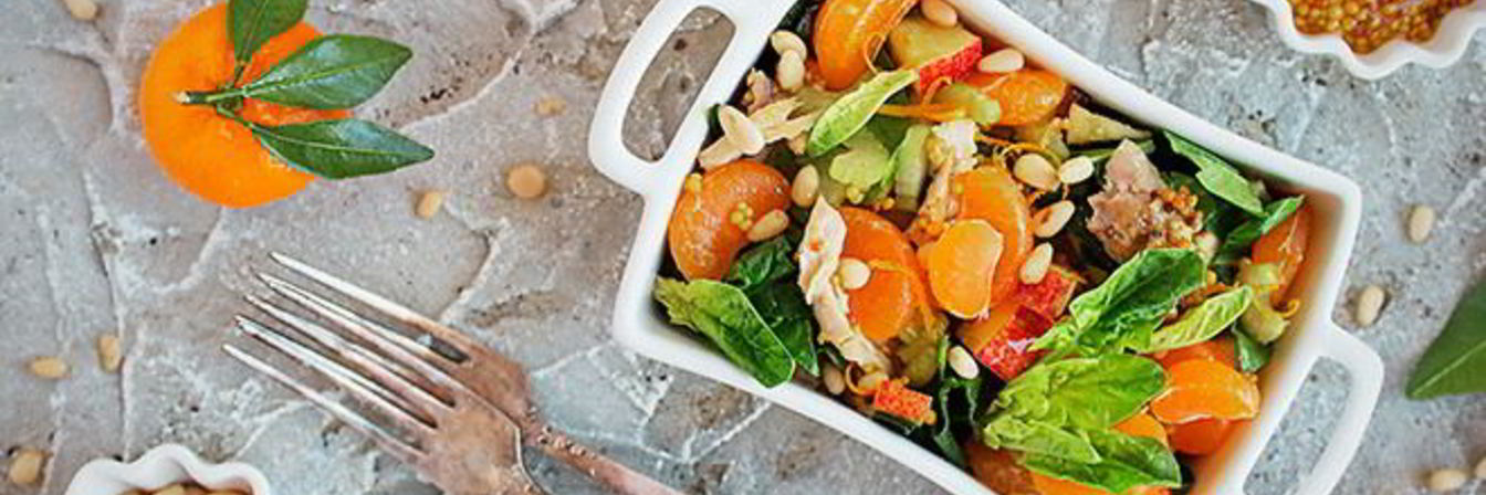 Мандариновый салат с сельдереем и курочкой