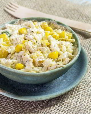 Пикантный салат с курицей и рисом