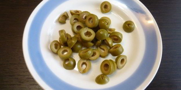 пряный салат с картофелем и оливками