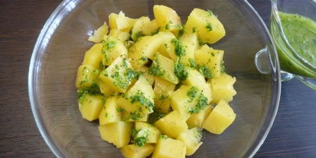 пряный салат с картофелем и оливками