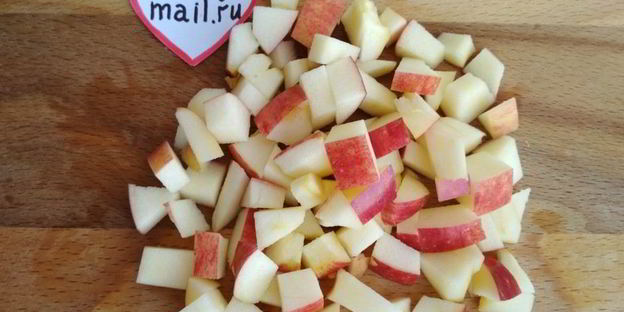 салат из авокадо, яблок и куриной грудки