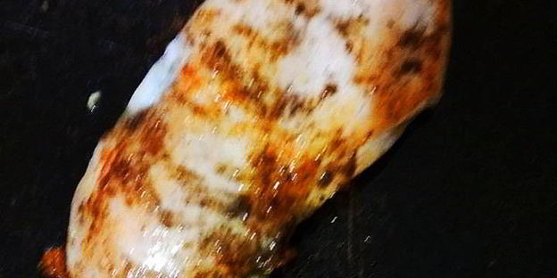 салат из авокадо, яблок и куриной грудки