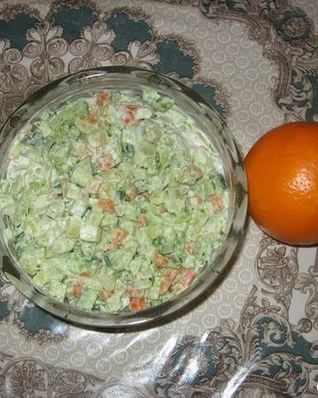 Салат из брокколи с овощами