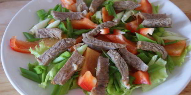 салат из говядины и сладкого перца