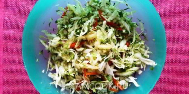 салат из капусты, ананаса и сладкого перца