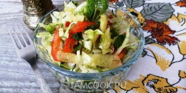 салат из капусты, ананаса и сладкого перца