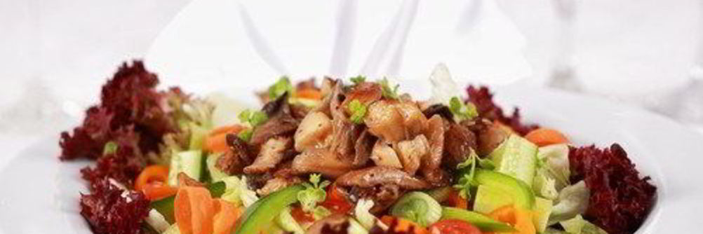 Салат из капусты с копченой треской