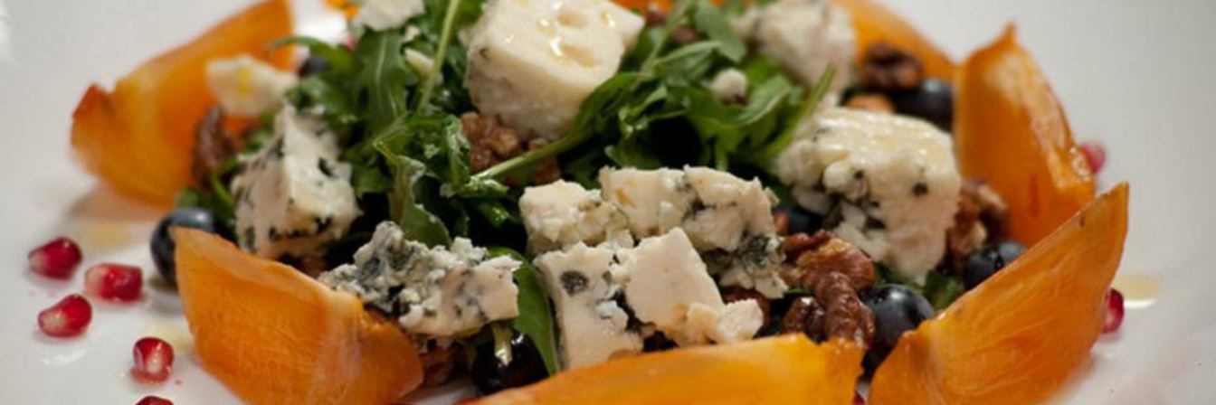 Салат из хурмы и рокфора