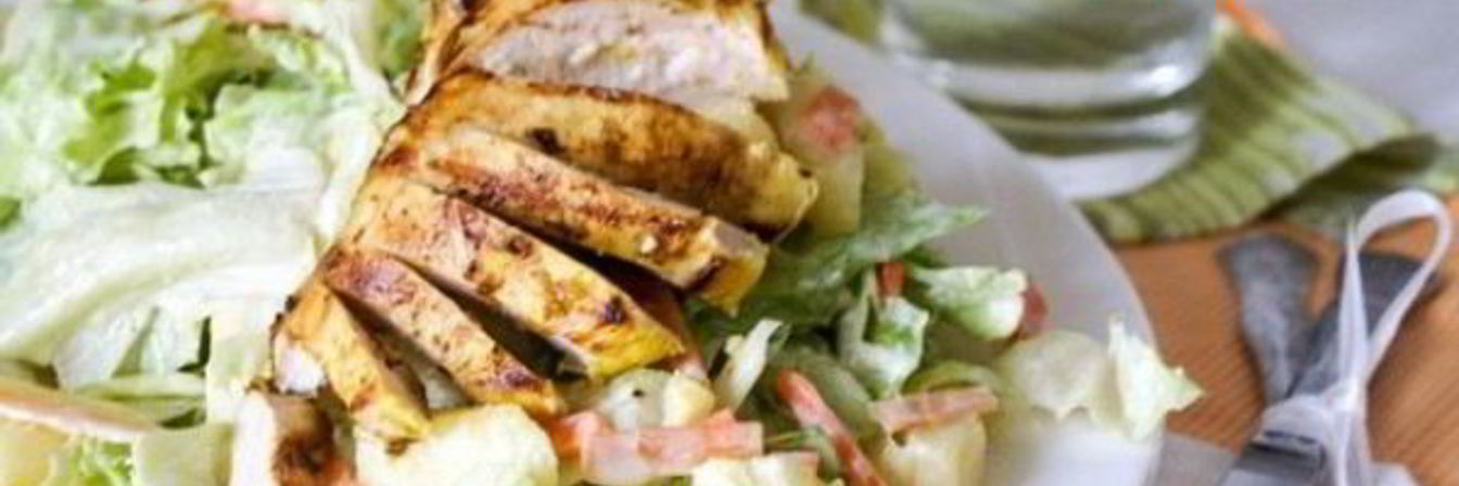 Салат из куриной грудки с ананасом