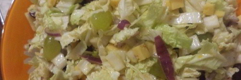 Салат из пекинской капусты, винограда и сыра