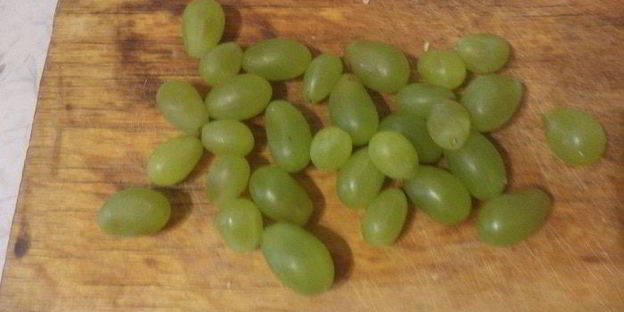 салат из пекинской капусты, винограда и сыра