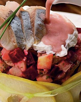 Салат из сельди со сметанным соусом