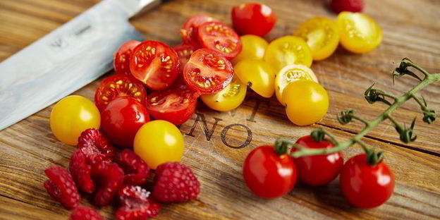 салат из томатов и малины