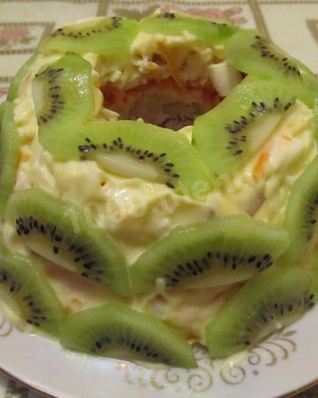 Салат Нефритовый браслет с киви и копченым сыром