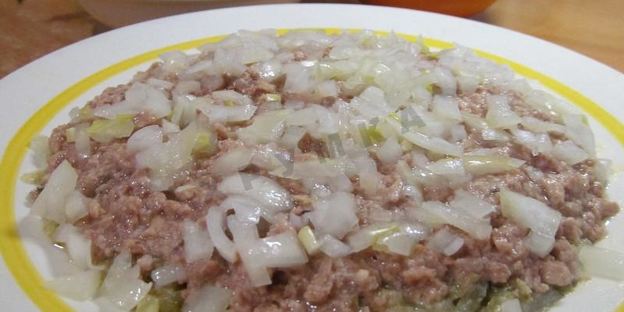 салат подсолнух с печенью трески