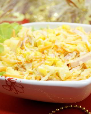 Салат с ананасами Лис