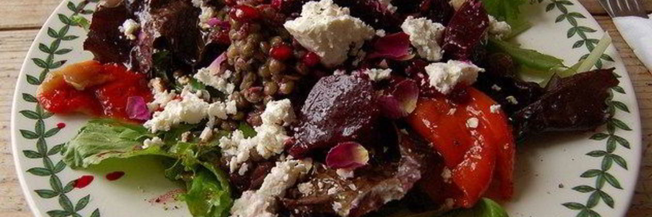 Салат с чечевицей и свеклой