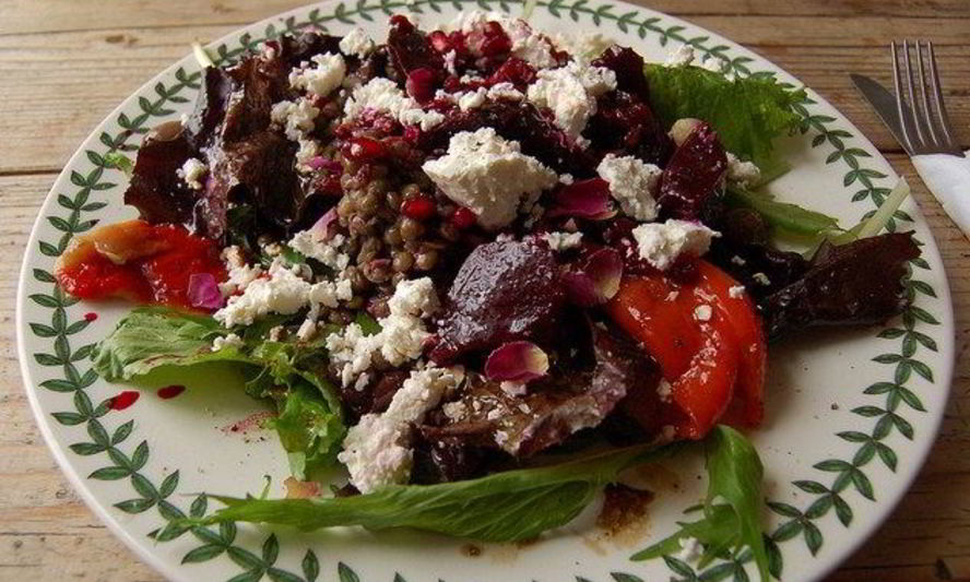 Рецепт салата с чечевицей и свеклой