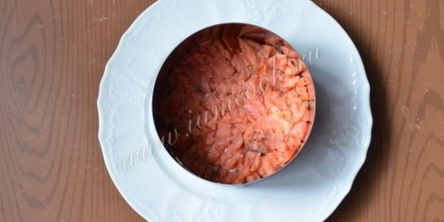 салат с горбушей и рисом