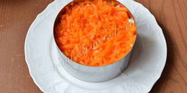 салат с горбушей и рисом