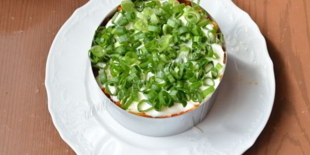 салат с горбушей и рисом