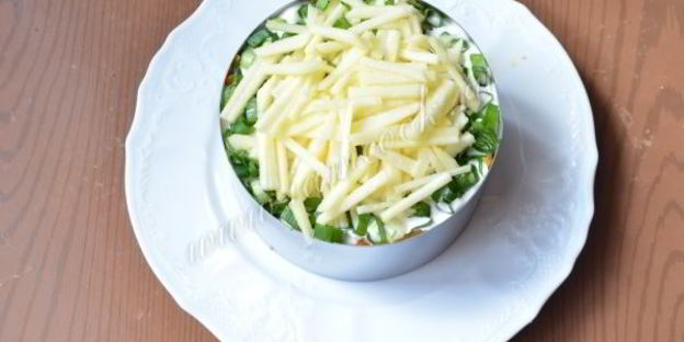 салат с горбушей и рисом