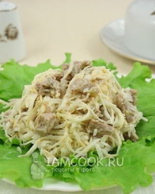 Салат с говядиной и маринованным сельдереем
